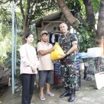 Dandim 0507/Bekasi dan Ketua Persit KCK Cabang XXI Koorcab Rem 051 Serahkan Bantuan untuk Prajurit,PNS Terdampak Banjir