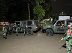 Wujudkan Kamtibmas Aman, Danramil 03/Pasar Rebo, Ciracas Pimpin Patroli