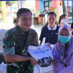 Dandim 0502/JU Bersama Yayasan Buddha Tzu Chi Bagikan Bantuan Paket Cinta Kasih Idul Fitri kepada Warga Muara Angke