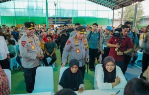 Kunjungi Polda Sumut, Kapolri Tinjau Renovasi Masjid dan Bakti Sosial