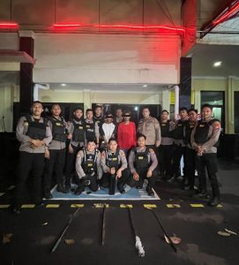 Bentrokan Preman Bersenjata Tajam di Pasar Senen, Polisi Sikat Tanpa Ampun!