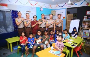 Kepedulian Taruna Akpol : Mengajarkan Calistung Hingga Memotivasi Anak Jalanan