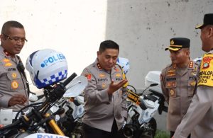 Kapolres Metro Bekasi Dampingi Kapolda dan Wakapolda Metro Jaya Tinjau Arus Balik di Pospam KM 25B Tol Jakarta-Cikampek