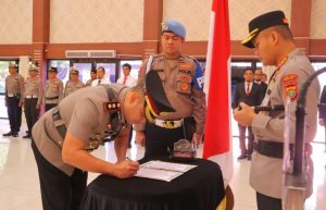 Kapolres Metro Bekasi Pimpin Sertijab Wakapolres: AKBP Saufi Salamun Serahkan Tugas kepada AKBP Apri Fajar Hermanto