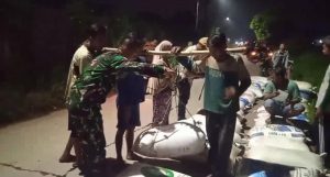Pastikan Aman dan Lancar, Babinsa Padurenan Dampingi Penyerapan Gabah oleh BULOG dari Poktan Jambon Jaya