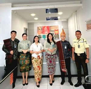 Peringati Hari Kartini 2025, BRI Balige Semarakkan dengan Pakaian Daerah