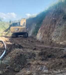 Alat Berat Pemkab Toba Terus Bekerja,Mulai dari Perbaikan Hingga Pembukaan Jalan