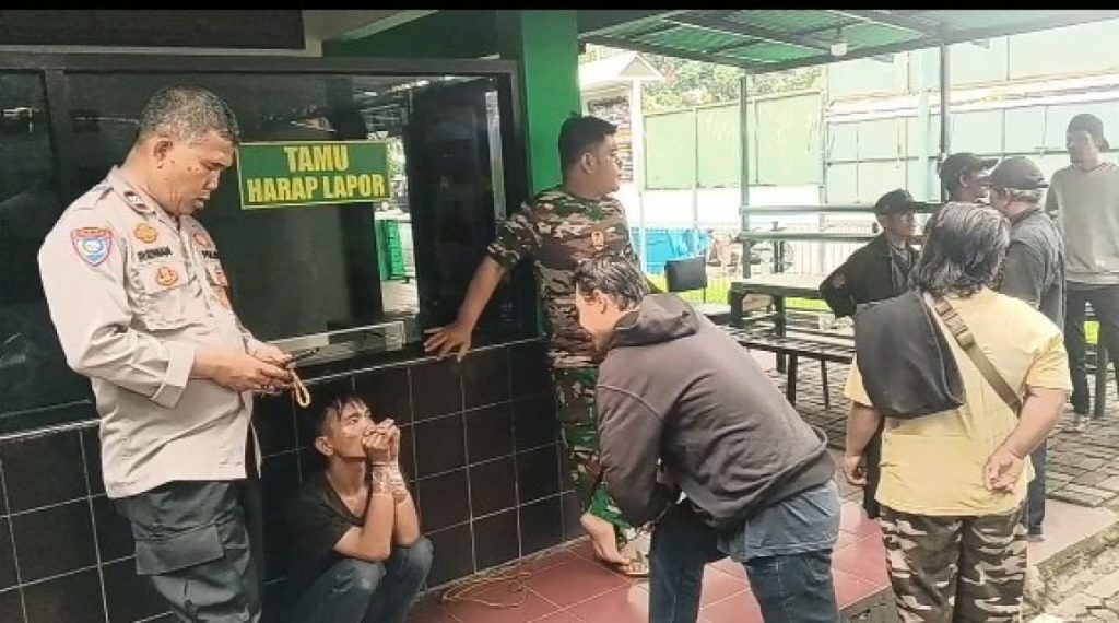 Pemuda Tertangkap Usai Menjambret Ponsel Didepan Pasar Bintara, Ngaku untuk Kebutuhan Sekolah Anak