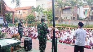 Tanamkan Semangat Cinta Tanah Air Sejak Dini, Babinsa Matraman Berikan Wasbang Kepada Siswa SDN 27 Pagi