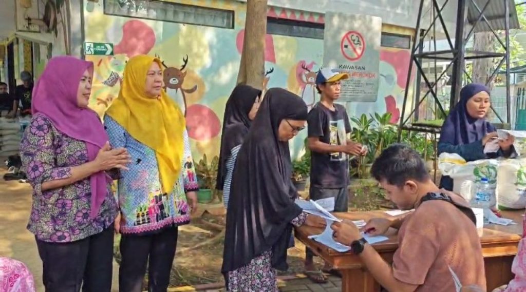 Penyaluran Bantuan Pangan Pemerintah di Kelurahan Jati: 317 Penerima Terlayani