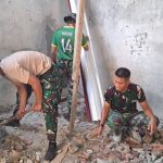 Hari Minggu Tak Jadi Halangan, Satgas TMMD 125 Tetap Kebut Rehab Rumah Bapak Akhmad di Mustikasari