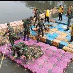 Peduli Lingkungan, Dandim 0502/JU Pimpin Karya Bakti Serentak Bersihkan Sungai Ciliwung Jelang HUT RI ke-80