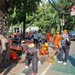 Dukung Jakarta Kota Global, Kelurahan Jati Gelar Aksi Bersih-Bersih di Jalan Pemuda