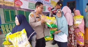 5 Ton Beras Murah Ludes dalam Beberapa Jam, Polsek Duren Sawit Gelar Gerakan Pangan Murah
