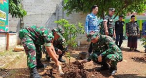 TMMD 125 Kodim 0507/Bekasi Gelar Penanaman Pohon di Ponpes Nur Al-Istiqomah, Hijaukan Lingkungan untuk Masa Depan