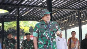 Serbuan Teritorial Kodim 0502/Jakarta Utara: TNI Peduli Lingkungan dan Berbagi untuk Rakyat