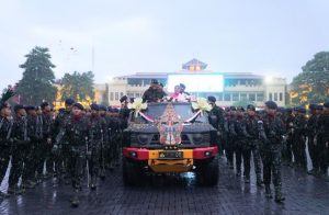 Pelepasan Komjen Pol Imam Widodo, Tetesan Hujan Iringi Momen Penuh Haru