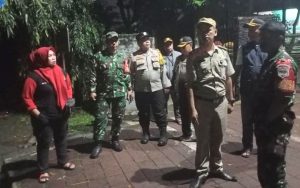 Kodim 0505/JT Tingkatkan Keamanan Lewat Patroli Siskamling Keliling Bersama Komduk