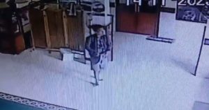 Diintip CCTV: Pencuri Kotak Amal Klender Hanya Sisakan Rp 2.000