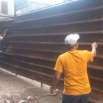 Konflik Lahan TPS Pondok Kelapa: Warga Bongkar Pagar Seng