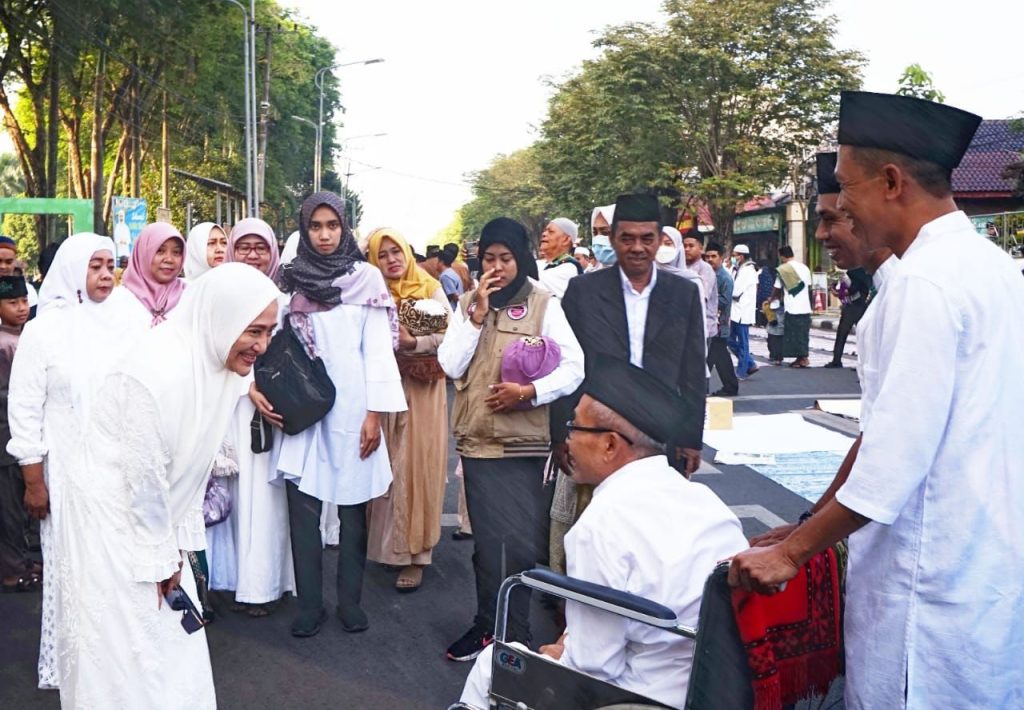 Momen Idul Fitri, Bupati Anna Ajak Warga Bojonegoro Bergerak Maju Menjadi Produktif dan Energik