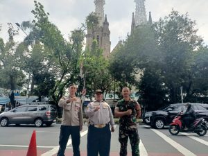 Babinsa Koramil 02/Sawah Besar Monitoring Kegiatan Ibadah Jum’at Agung di Gereja Katedral Jakarta Pusat