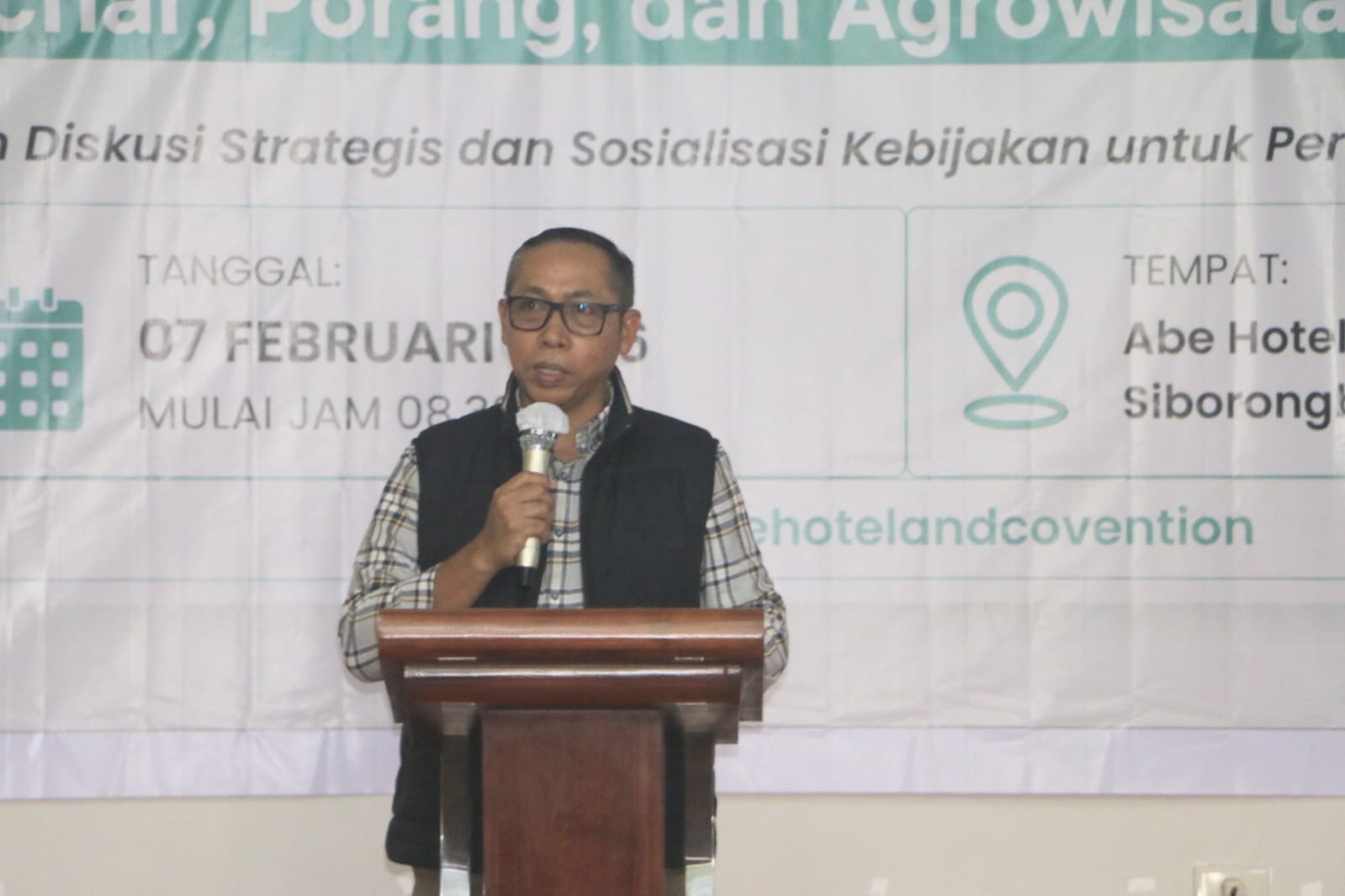 Bupati Tapanuli Utara Dr. Jonius Taripar Parsaoran Hutabarat, SS, M. Si
