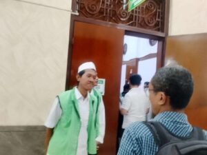 Hakim Tak Lengkap, Sidang Tuntutan Pengelola Grup WA “INFO VID” di Surabaya Ditunda