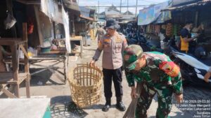 Sinergi Tiga Pilar Surabaya: Kerja Bakti Massal di Pasar Lakarsantri