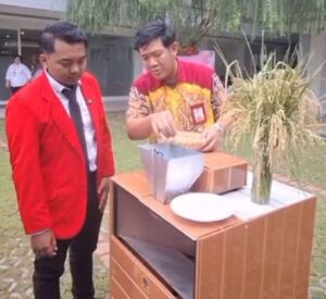 Solusi Musim Hujan: Mahasiswa Untag Surabaya Ciptakan Alat Pemanas Padi Otomatis