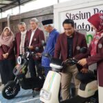 Energi Bersih di Kampus, UMSURA Resmikan SPKL Berbasis Panel Surya saat Milad ke-42