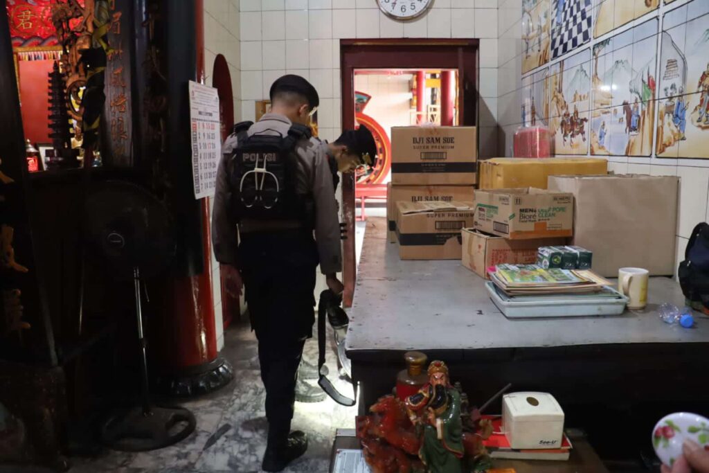Polres Pelabuhan Tanjung Perak Sterilisasi Lima Klenteng Jelang Imlek 2577, Situasi Dipastikan Aman