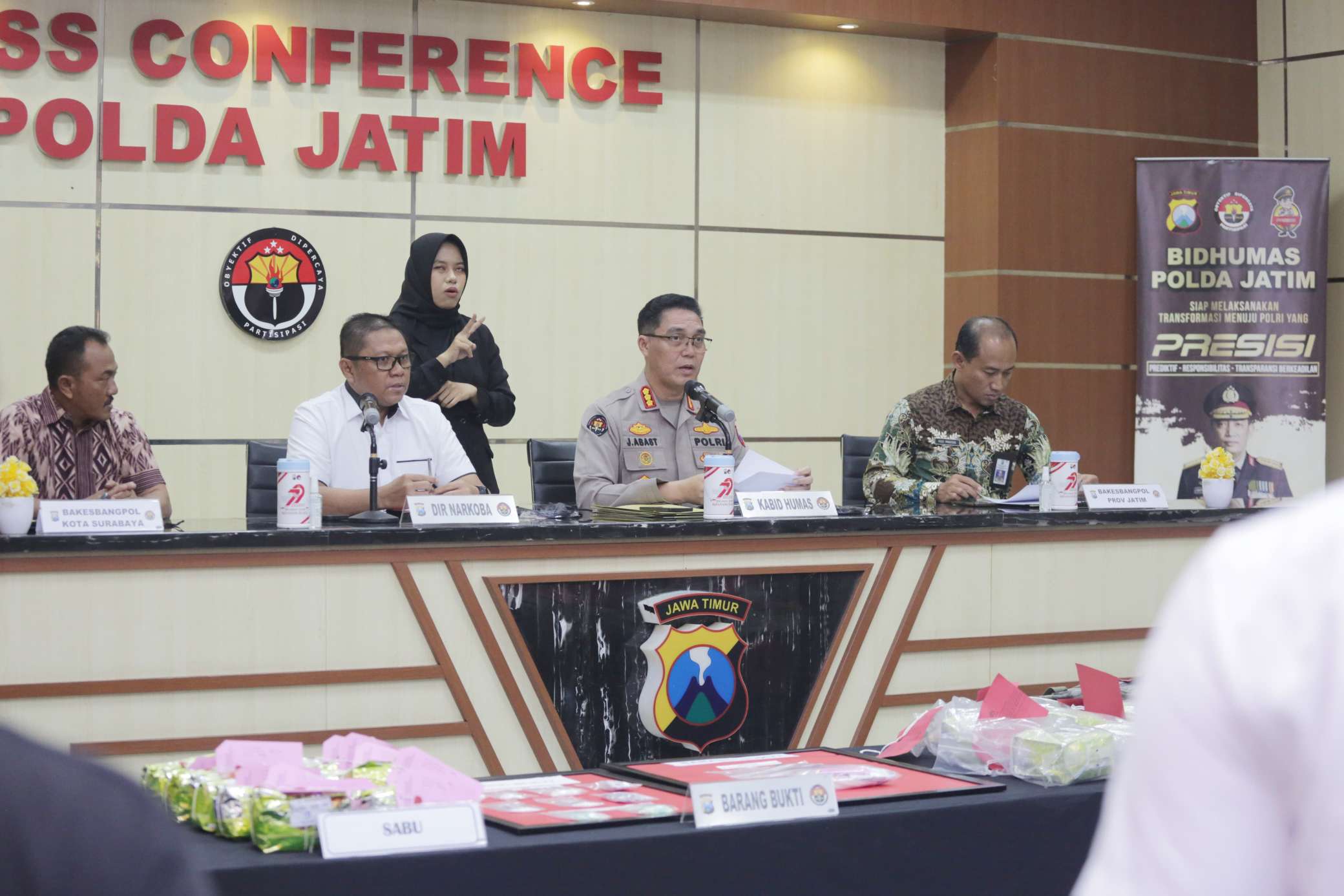 Foto: Konferensi pers Polda Jatim terkait pengungkapan dua kasus TPPU narkotika dengan total aset sitaan Rp 2,7 miliar.