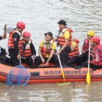 Kapolrestabes Surabaya Pimpin Aksi Bersihkan Aliran Sungai Jembatan Merah