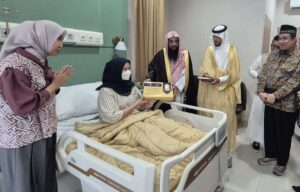 Sentuhan Dua Tanah Suci di Surabaya, Kerajaan Arab Saudi Berbagi Buka Puasa untuk Pasien RS Ubaya