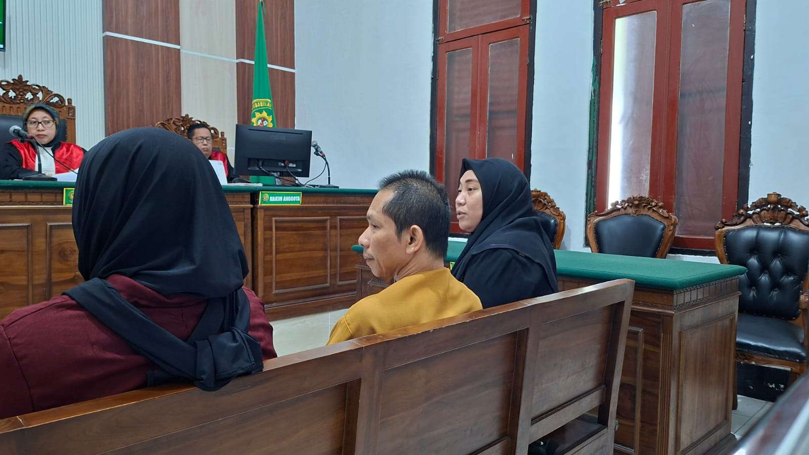 Foto: Sidang kasus pencurian perhiasan Rp500 juta dengan terdakwa ART di Pengadilan Negeri Surabaya