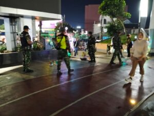 Patroli Motor dan Jalan Kaki Koramil 01/Kranji Sasar Jalur Rawan, Wujudkan Kamtibmas Kondusif