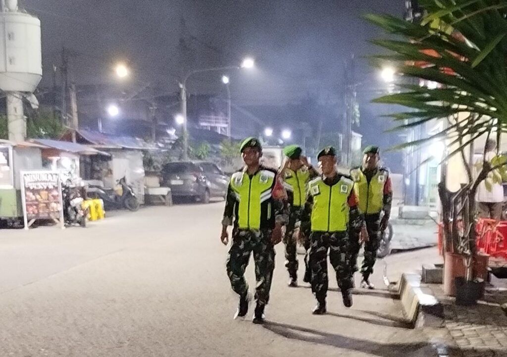 Patroli Humanis Koramil 03/Teluk Pucung Sambangi Rumah Warga, Perkuat Rasa Aman di Lingkungan