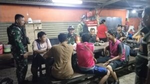 Koramil 06/Cakung Perkuat Sinergi Lewat Siskamling, Wujudkan Lingkungan Aman dan Siaga Hadapi Musim Hujan