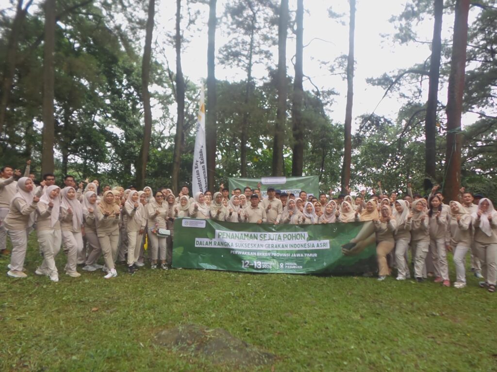 Hijaukan Lereng Arjuno-Welirang, BKKBN Jatim Gelar Penanaman Sejuta Pohon Dukung Gerakan Indonesia ASRI