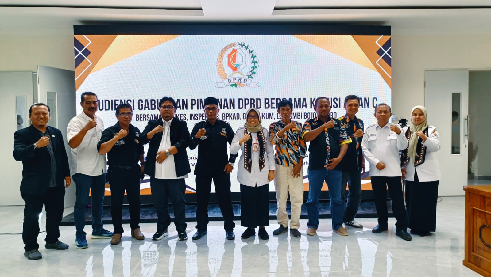 Foto: ketua LSM GMBI Wilter Jatim, Sugeng.Sp., Audensi dengan DPRD Bojonegoro