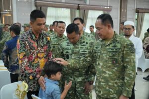 Wujud Empati, Panglima TNI Hadir Kuatkan Keluarga Prajurit Marinir yang Gugur