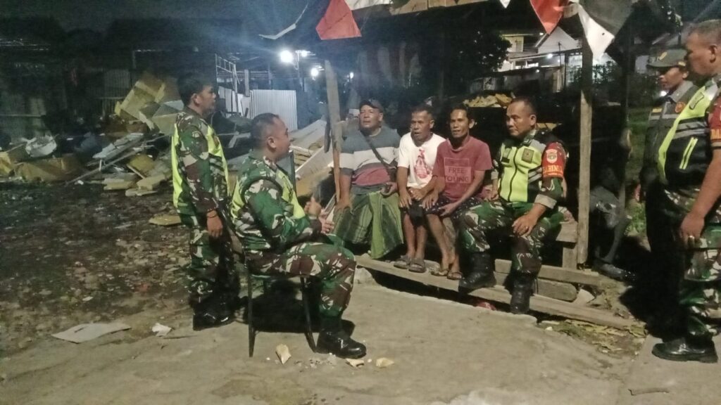 Patroli Maung dan Jalan Kaki Koramil 03/Teluk Pucung Intensifkan Pengamanan Wilayah Rawan Selama Ramadhan