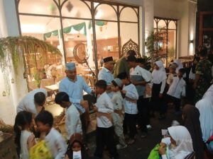 Danrem 052/Wkr Hadiri Buka Bersama dan Santunan Anak Yatim di Good Friends Resto Lippo