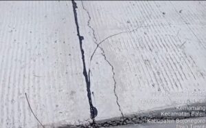 Proyek BKKD Rigid Beton Desa Kemamang Baru Seumur Jagung Sudah Patah, Kualitas Dipertanyakan