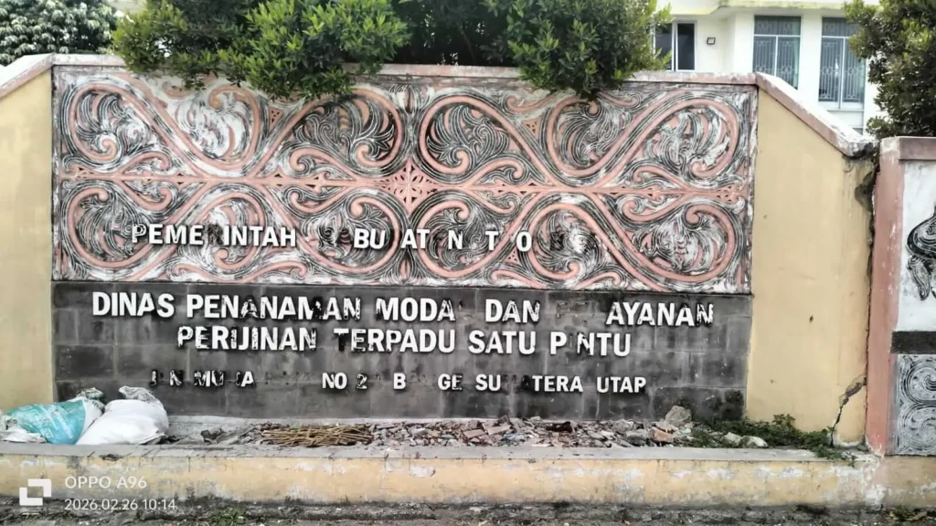 Tulisan Dinas Toba Rusak, Pemerintah Diminta Segera Perbaiki