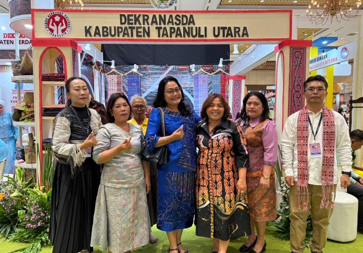 Menembus Pasar Dunia: Pesona Ulos Tapanuli Utara Pikat Pengunjung Inacraft 2026 di Jakarta