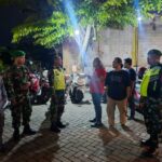 Lebih Dekat dengan Warga, Koramil 03 Teluk Pucung Gelar Patroli Jalan Kaki di Bekasi