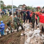 Gerakan Indonesia Asri: 600 Personel Bersihkan Kali Ciliwung Rawajati