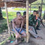 Perkuat Keamanan Wilayah, Babinsa Koramil Mapurujaya Gelar Komsos Humanis di Kelurahan Wania